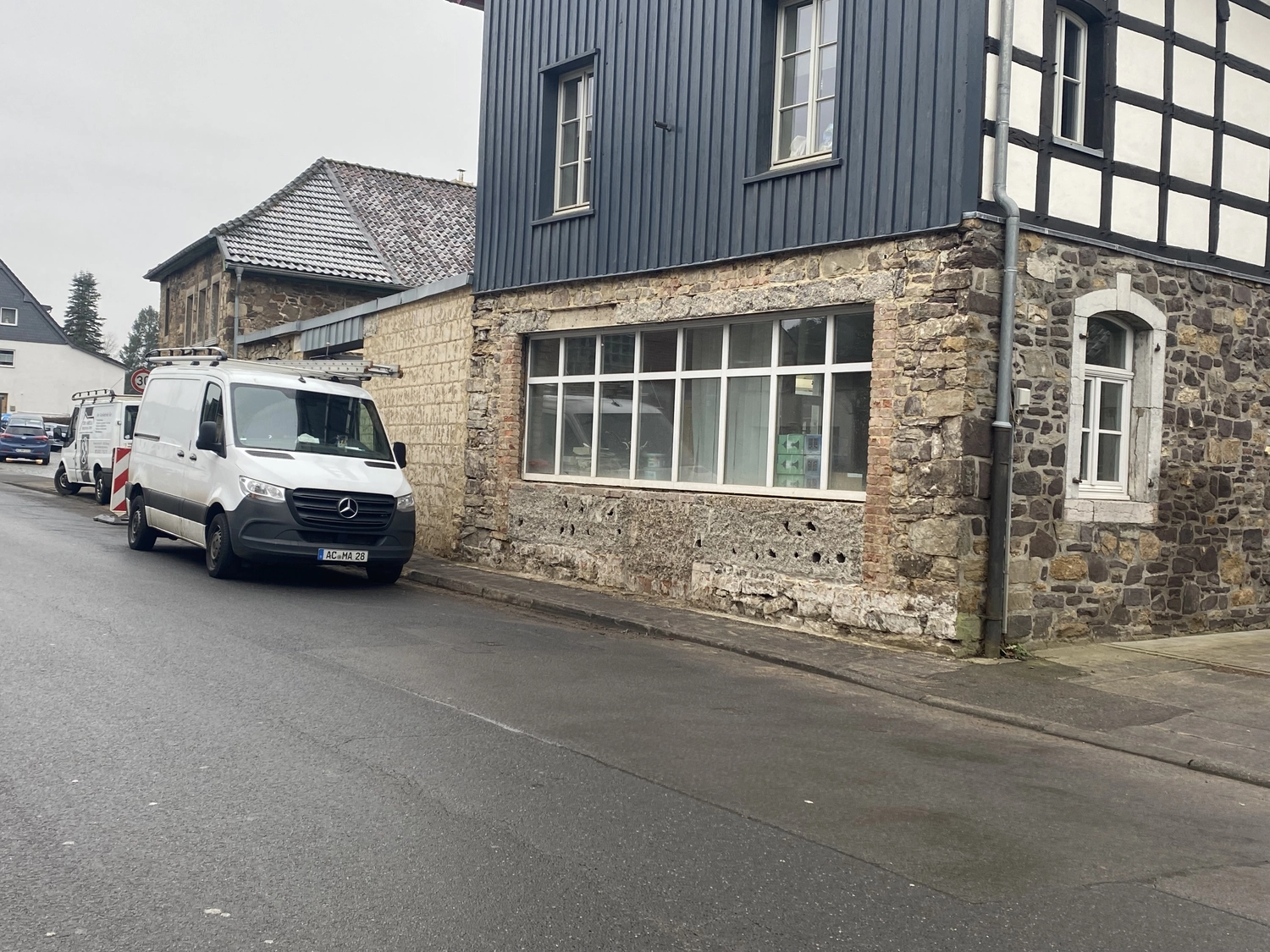 Bauunternehmung Gehlen - Sanierung, Fassade & Innenausbau - Exklusiver Bruchsteinlook für Ihre Fassade