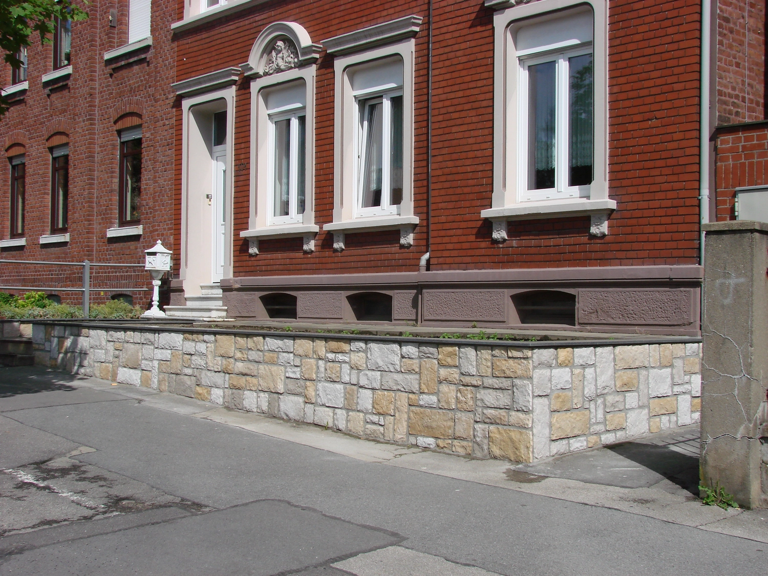 Bauunternehmung Gehlen - Sanierung, Fassade & Innenausbau - Exklusiver Bruchsteinlook für Ihre Fassade